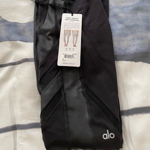 Alo High Waist Epic Legging in Black